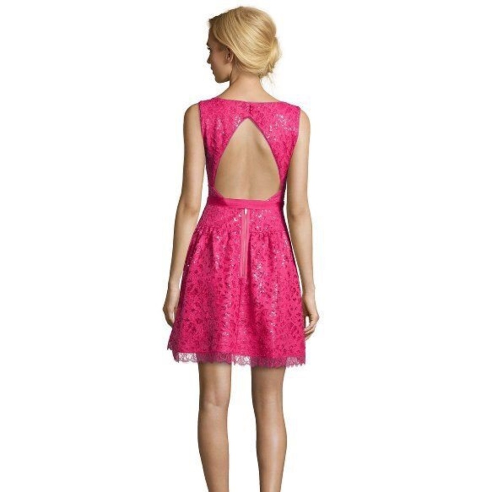 BCBGMAXAZRIA Midi Dress
Size S